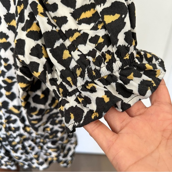 Banana Republic Leopard Print Puffed Sleeve Peplum Top Size Medium GUC - Picture 9 of 9